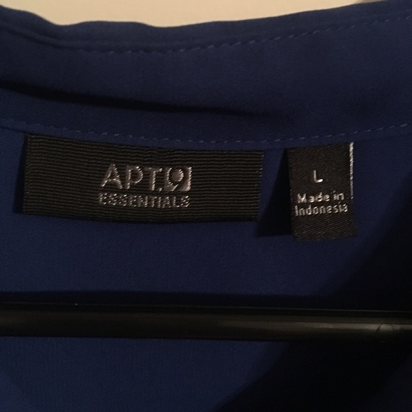 (2) Long-sleeve button downs - Picture 6 of 7